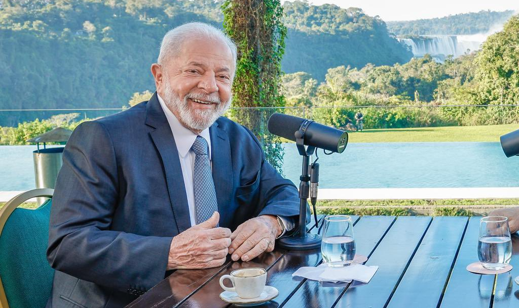 Mandatário brasileiro recebeu presidência pro tempore do bloco em reunião na Argentina e se comprometeu em buscar “políticas nas quais ambos os lados terminem ganhando”