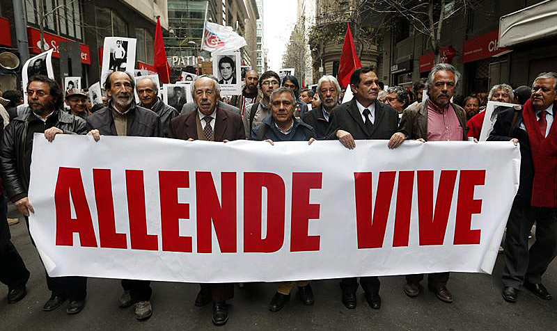 Para analistas, convenção constitucional chilena é herança de processo de luta iniciado com Salvador Allende em 1970