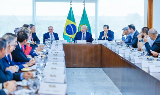 Lula anunciou o evento nesta sexta-feira (26/05) ao lado do governador do Pará, Helder Barbalho, e o ministro das Relações Exteriores, Mauro Vieira