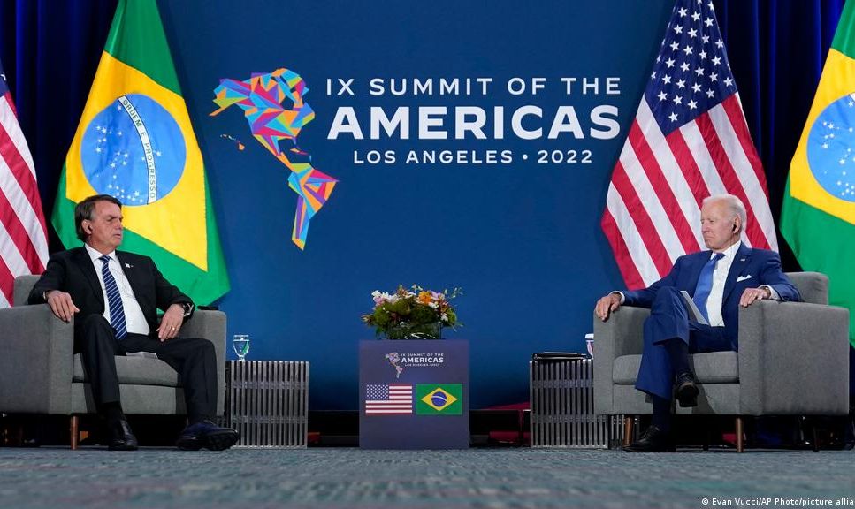 Líder norte-americano recebe presidente brasileiro na Cúpula das Américas e diz que Brasil possui 'instituições eleitorais sólidas'