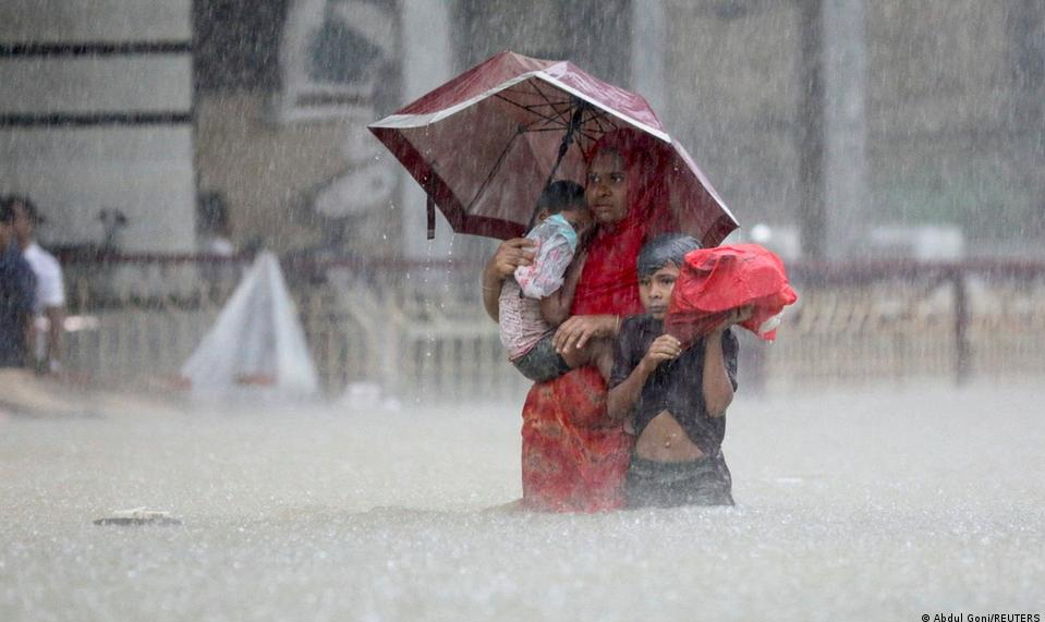 Fortes chuvas atingem Bangladesh e na Índia, causando as piores enchentes das últimas duas décadas; milhões de pessoas estão isoladas