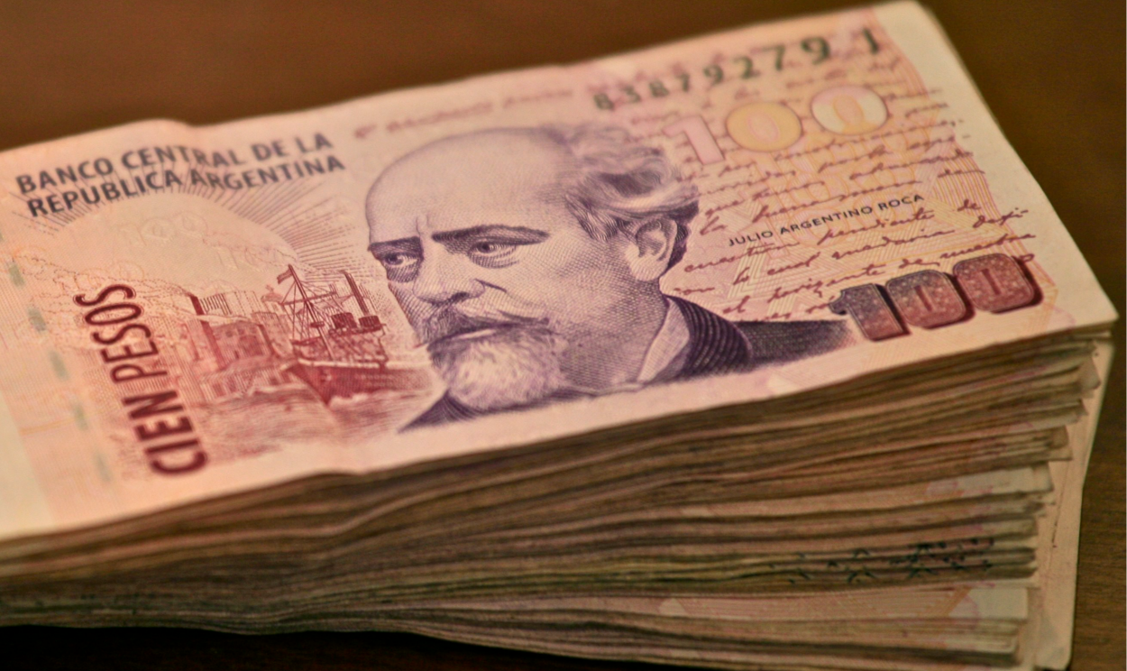 Inflação e a especulação assolam as moedas latino-americanas, trazendo à tona discussão sobre uma moeda única na região. Ideia é defendida por nomes como Lula e Paulo Guedes. Mas será que poderia funcionar?