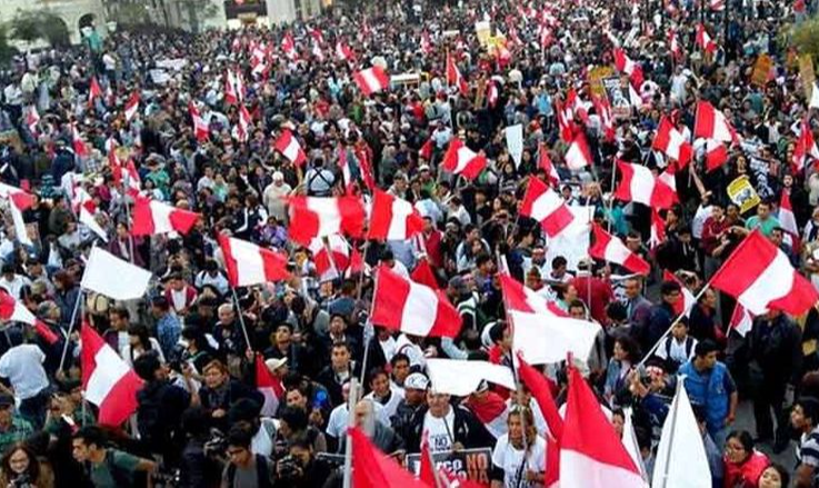 Peru vive tempos de insurgência dos movimentos sociais e contra insurgência alinhada aos poderes fáticos, enquanto a esquerda segue jogo de soma zero