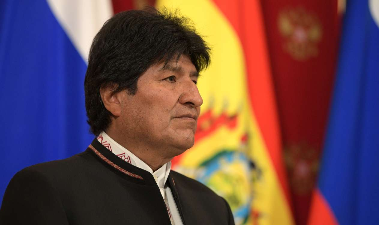 'Golpistas destroem o Estado de Direito', afirmou o ex-presidente boliviano, que renunciou neste domingo