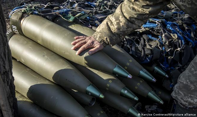 Ucrânia vem enfrentando escassez de munição para seguir com sua defesa contra a invasão russa; EUA também anunciam ajuda de 350 milhões de dólares em munições