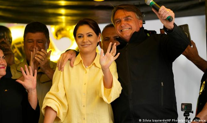 Ministro Flávio Dino, da Justiça, pediu que PF investigue se integrantes do governo Bolsonaro teriam tentado entrar ilegalmente no Brasil com um conjunto de joias que a Arábia Saudita supostamente teria dado a Michelle