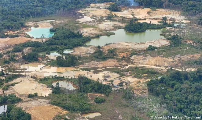 Survival International acusa governo Bolsonaro por crise humanitária enfrentada pelos yanomami. Human Rights Watch defende restabelecimento do Estado de direito na região