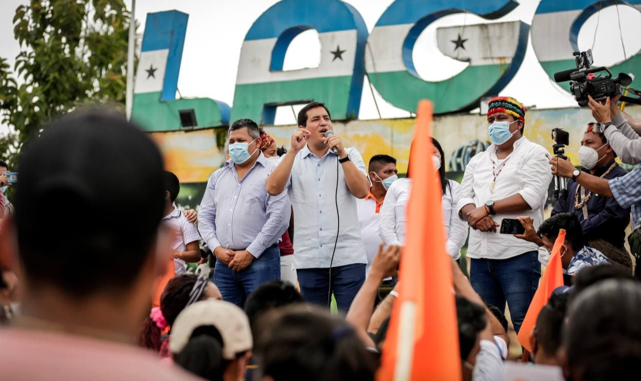 'Campanha suja de Guillermo Lasso está sendo financiada com o fruto de milhões de equatorianos do Banco de Guayaquil', disse candidato pelo Unes