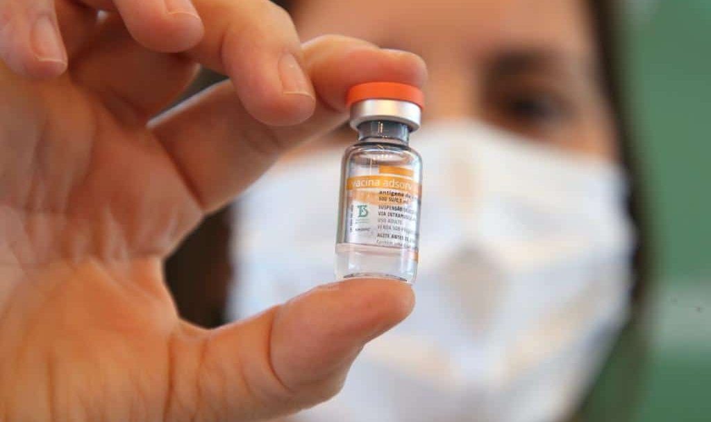 Presidente Luis Lacalle Pou anunciou que, na madrugada de sexta-feira (26/02), um carregamento de 192 mil doses da vacina Sinovac chega ao país
