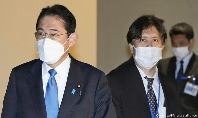 Fumio Kishida classificou os comentários de seu secretário de gabinete Masayoshi Arai como 'ultrajantes'