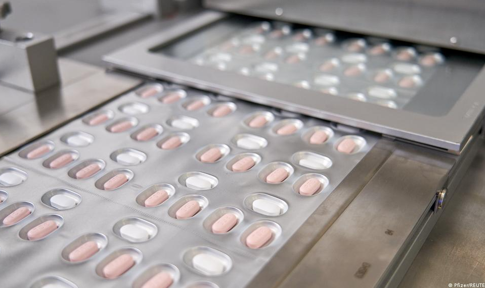 Órgão regulador de medicamentos da UE aprova uso emergencial do Paxlovid; estudos apontaram que pílula reduz em até 89% o risco de hospitalização e morte