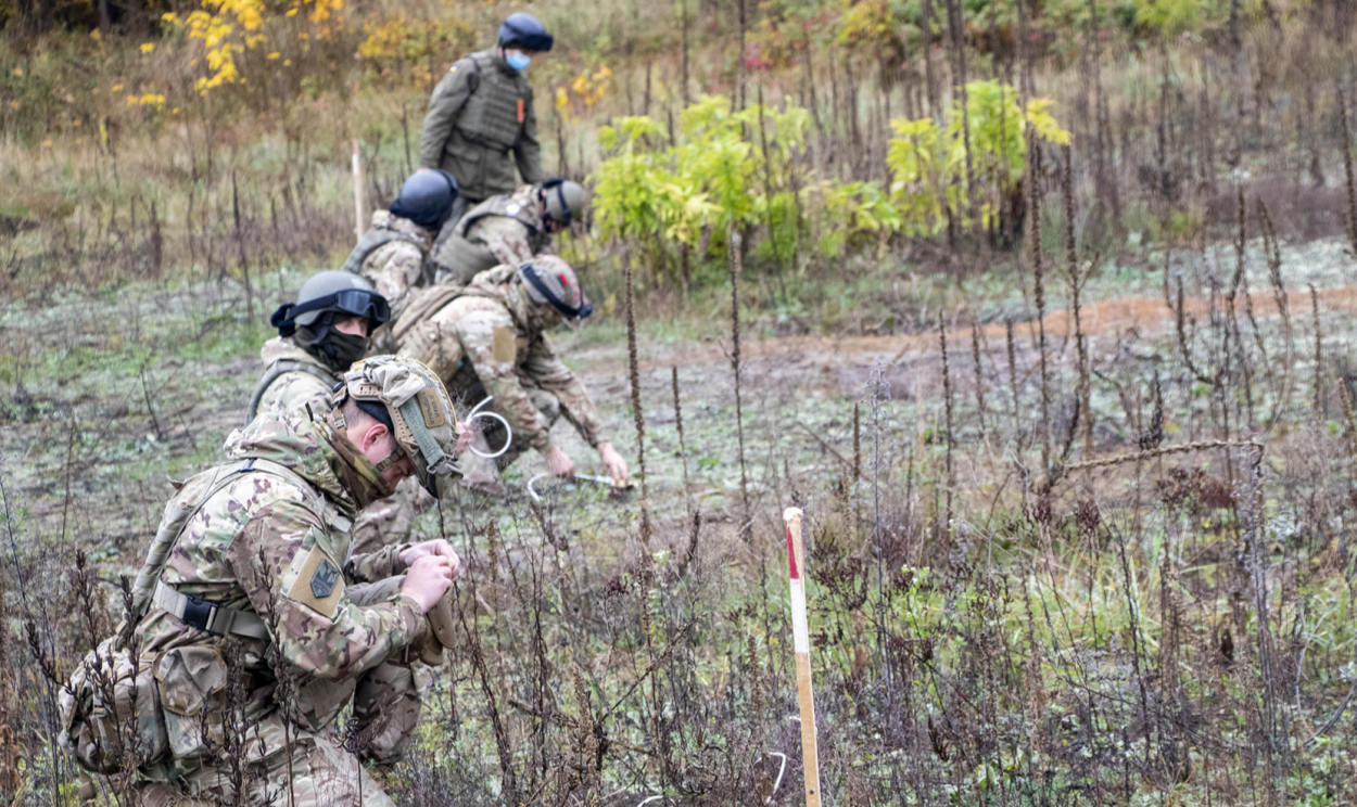 Imprensa canadense investiga a relação da ajuda militar oferecida à Ucrânia com o treinamento de membros do regimento Azov