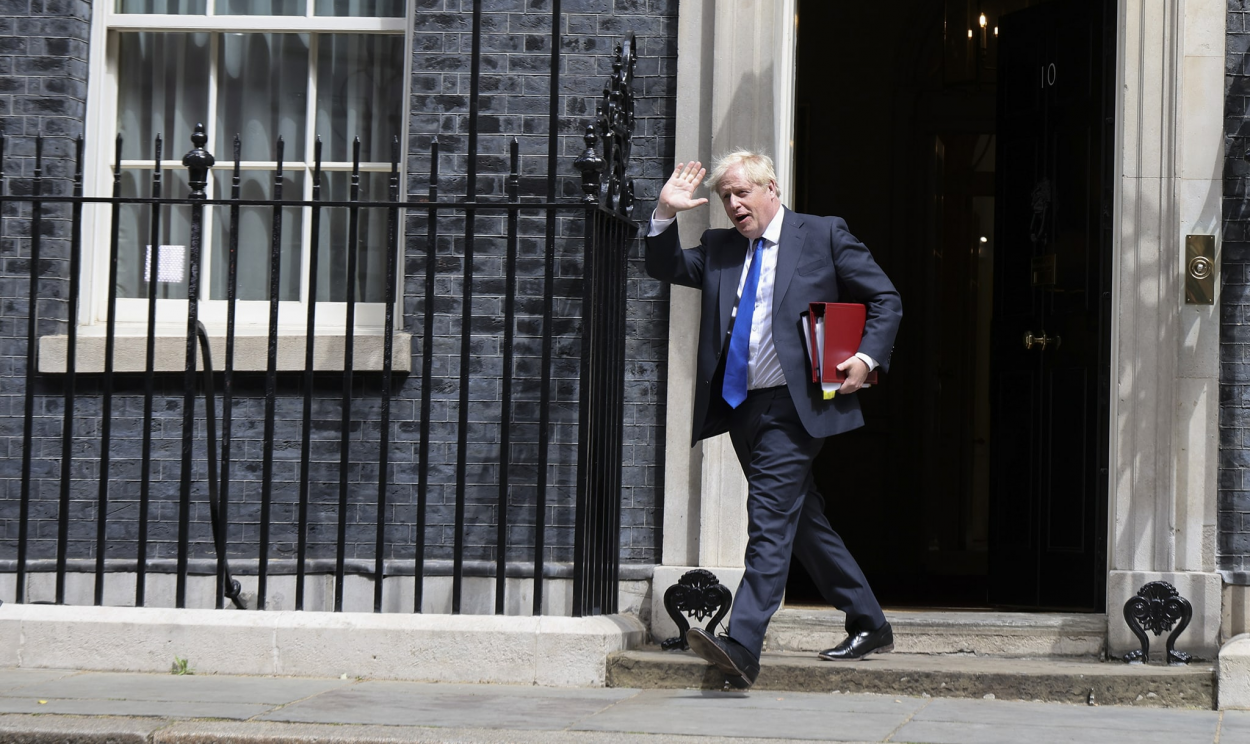 Mais de 50 ministros e funcionários de alto escalão haviam deixado suas funções após uma série de escândalos no governo Johnson