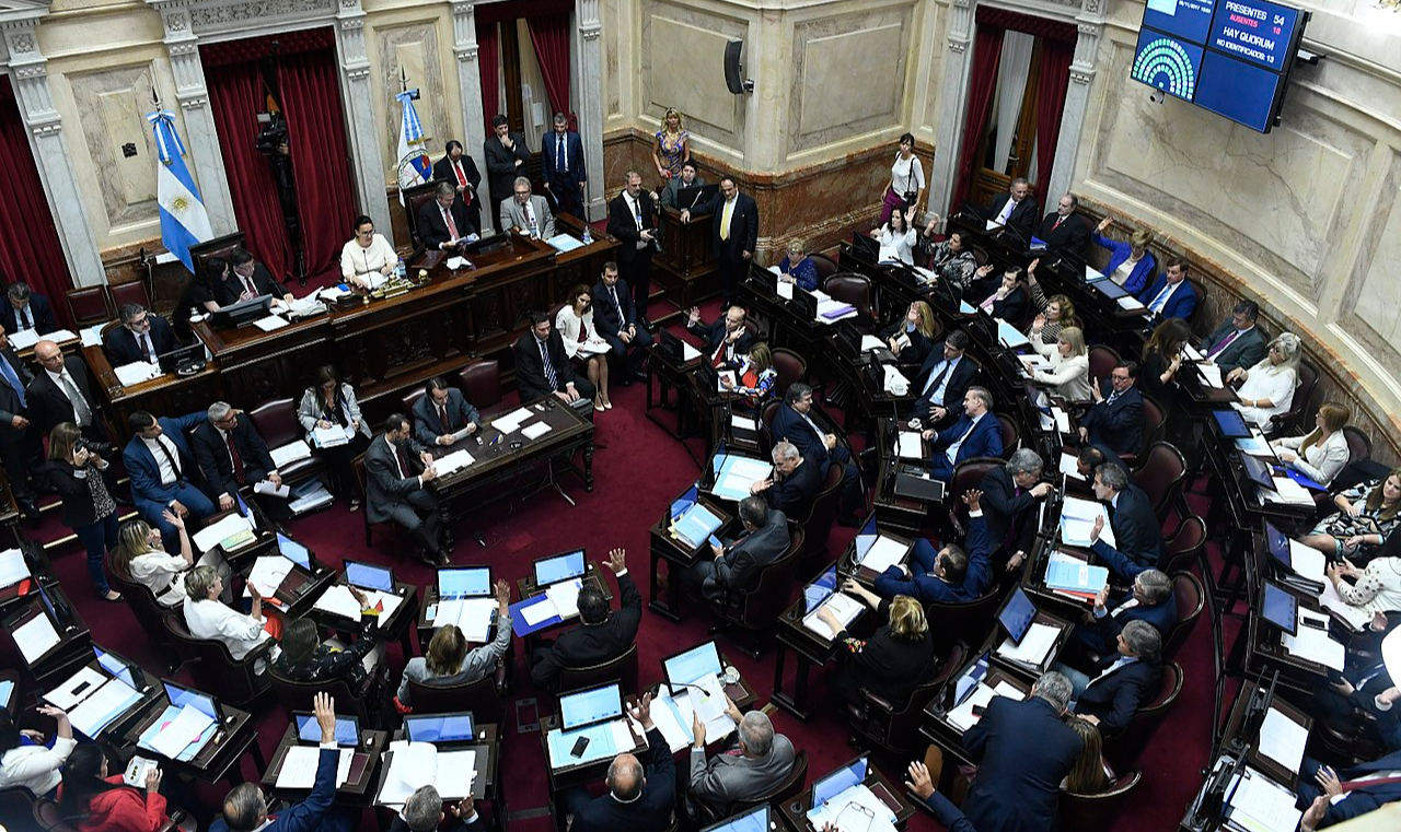 Segundo imprensa argentina, tanto Kichner quanto Fernández possuem capital político para negociar maior apoio na Câmara
