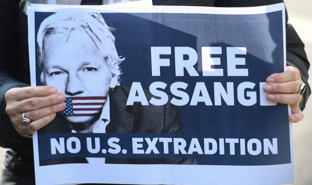 Grupo tenta impedir que jornalista seja enviado aos Estados Unidos, onde pode ser condenado a 175 anos de prisão