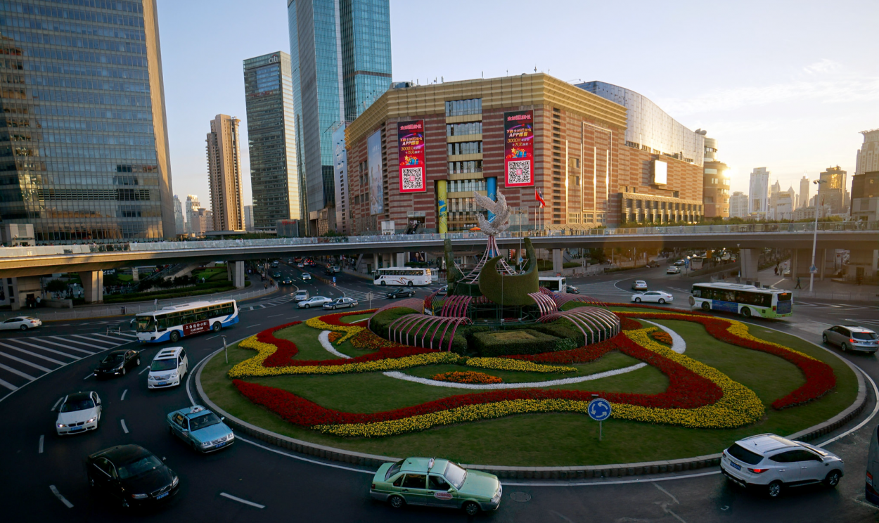 Moradores de Xangai enfrentaram sol do início da tarde com aplicativos mostrando estimativa de temperatura de mais de 40°C