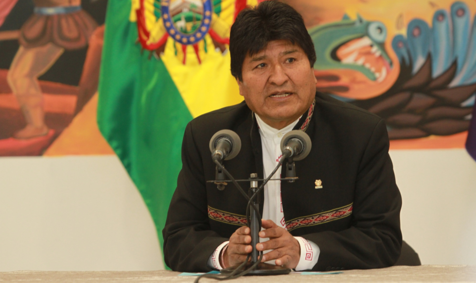 De acordo com o chanceler argentino Felipe Solá, ex-presidente boliviano e ex-vice ficarão no país sob condição de 'refugiado'; Morales, até então exilado no México, estava em Cuba para tratamento médico