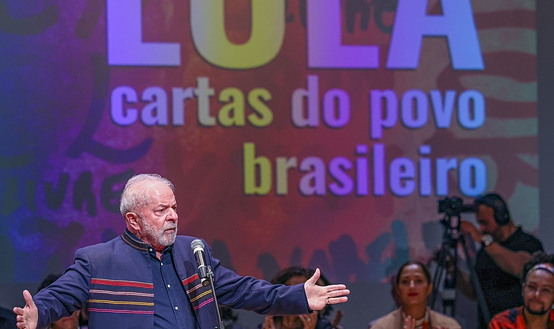 'Querido Lula: Cartas a um Presidente na Prisão' tem 46 das 25 mil cartas enviadas ao ex-presidente durante os dias em que esteve preso na PF de Curitiba