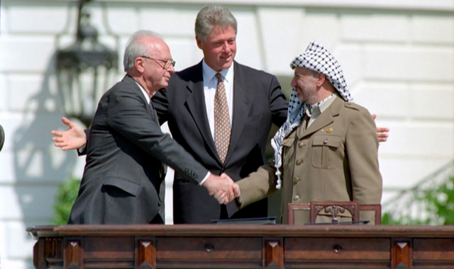 Firmados nos anos 1990, acordos trouxeram esperança de que conflito entre Palestina e Israel estava prestes a terminar
