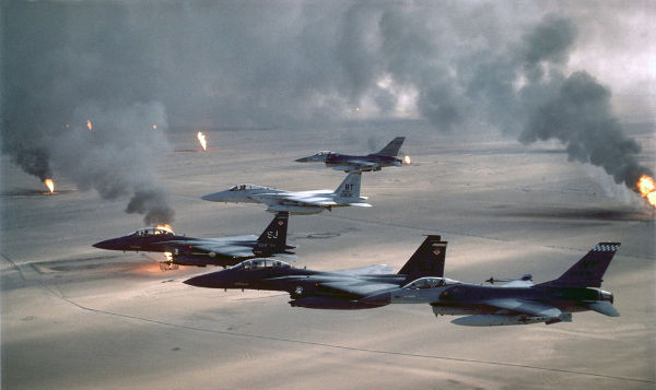 Forças aliadas engajadas numa pesada guerra aérea com o objetivo de destruir a infraestrutura militar e civil do Iraque encontraram pequena resistência efetiva