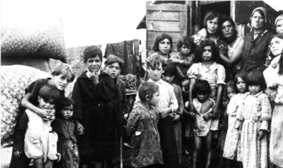 Aproximadamente 1,5 milhão de ciganos foram exterminados pelos nazistas, grupo que também foi escolhido para receber brutal tratamento do regime de Hitler