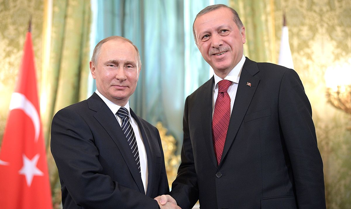 Presidente russo encontrou com presidente da Turquia nesta sexta-feira (05/08); mandatários discutiram exportação de grãos e gás natural