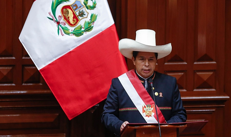 De promessa da esquerda a governante questionado até pelo ex-partidários, Castillo inverteu expectativas