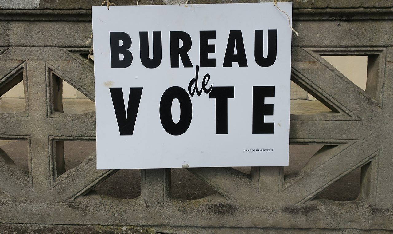 Mais de 40% dos eleitores franceses com menos de 34 anos não votaram no 1º turno, e com Mélenchon - candidato preferido da juventude - fora da disputa, número pode se repetir