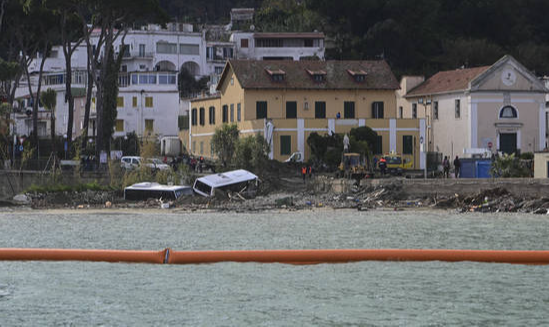 Autoridades de resgate acreditam que corpo é referente ao 12º desaparecimento do deslizamento de terra que atingiu a cidade de Casamicciola Terme