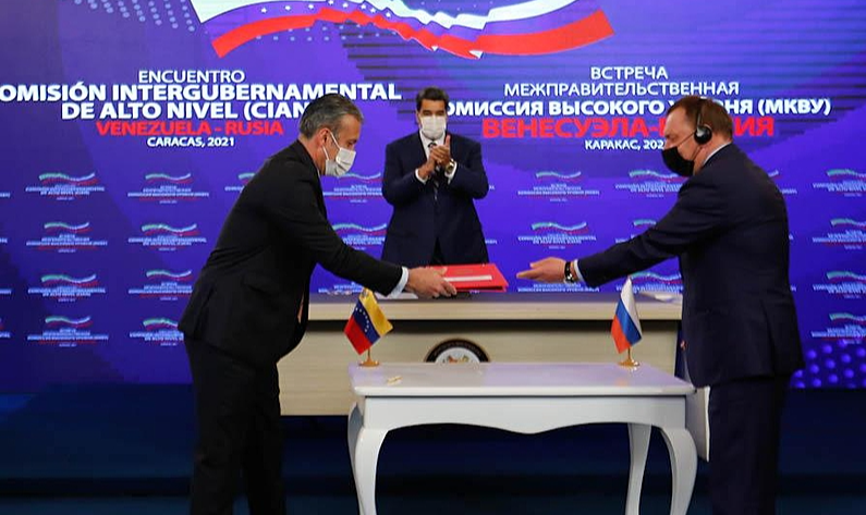 Vice-primeiro ministro russo esteve em Caracas para assinar contratos nas áreas energética, militar e de saúde