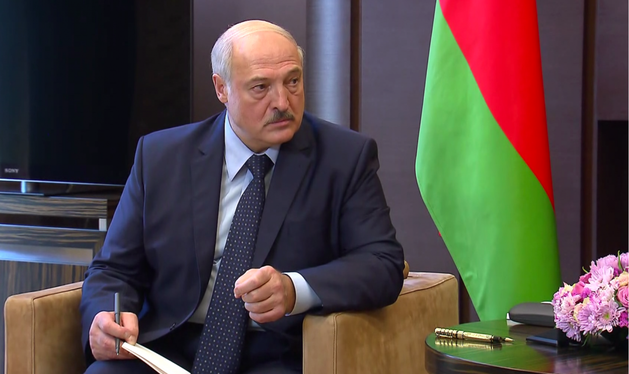 Alexander Lukashenko disse que ‘as confissões de líderes europeus sobre os Acordos de Minsk está mudando a percepção dos europeus sobre a guerra