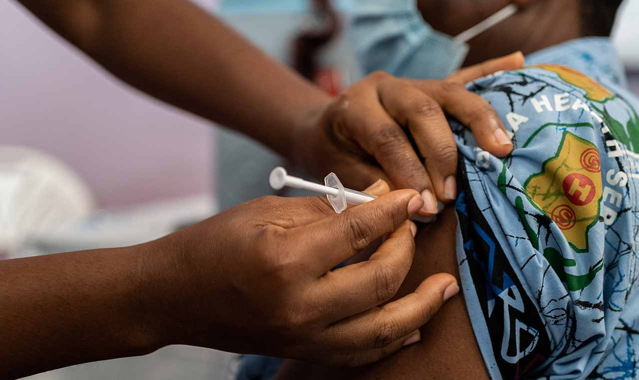 Apenas 0,81% de toda África foi imunizada completamente; por outro lado, 42,33% dos norte-americanos estão totalmente vacinados