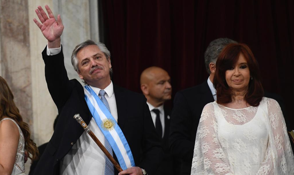 Na mesma cerimônia, Cristina Kirchner assumiu o cargo de vice-presidente e se tornou a número dois do país