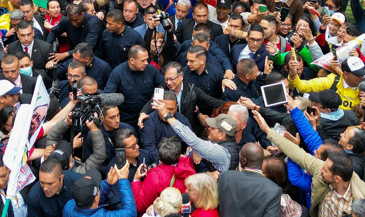 Tanto o presidente colombiano como sua vice, Francia Márquez, marcharam junto às organizações sociais para apoiar reformas e denunciar tentativa de ‘golpe brando’