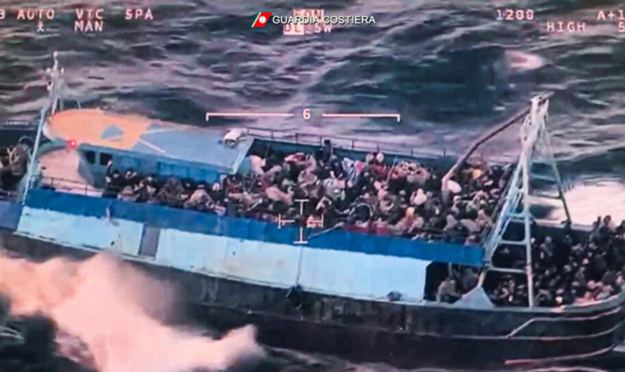 Mais de 1.300 migrantes foram resgatados pela Guarda Costeira e pela Marinha italianas neste sábado (11/03)