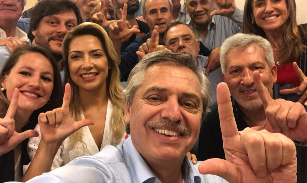 Durante a campanha eleitoral, Fernández chegou a visitar Lula em Curitiba; no dia da eleição, então candidato pediu liberdade do ex-presidente brasileiro
