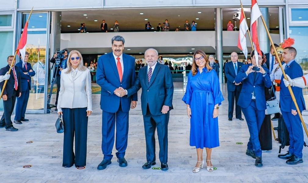 Maduro reuniu-se com presidente do Brasil após oito anos desde sua última visita a Brasília e relações bilaterais cortadas pelo governo Bolsonaro