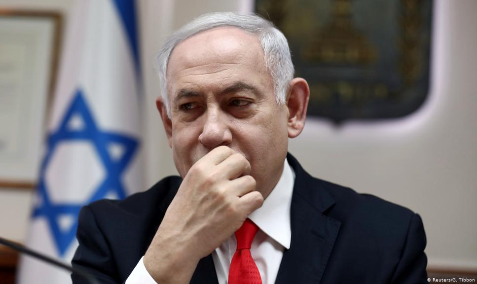 Acusado de corrupção, premiê israelense tenta ganhar tempo e adiar processo até eleições de março