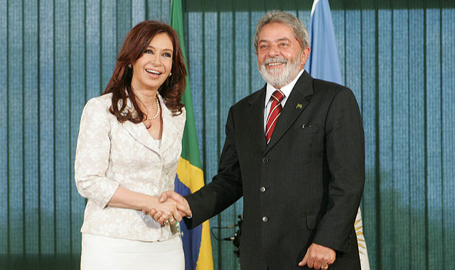 Segundo analistas, do ponto de vista internacional, Lula é melhor cabo eleitoral para Cristina Kirchner, que pode se candidatar à presidência nas próximas eleições gerais