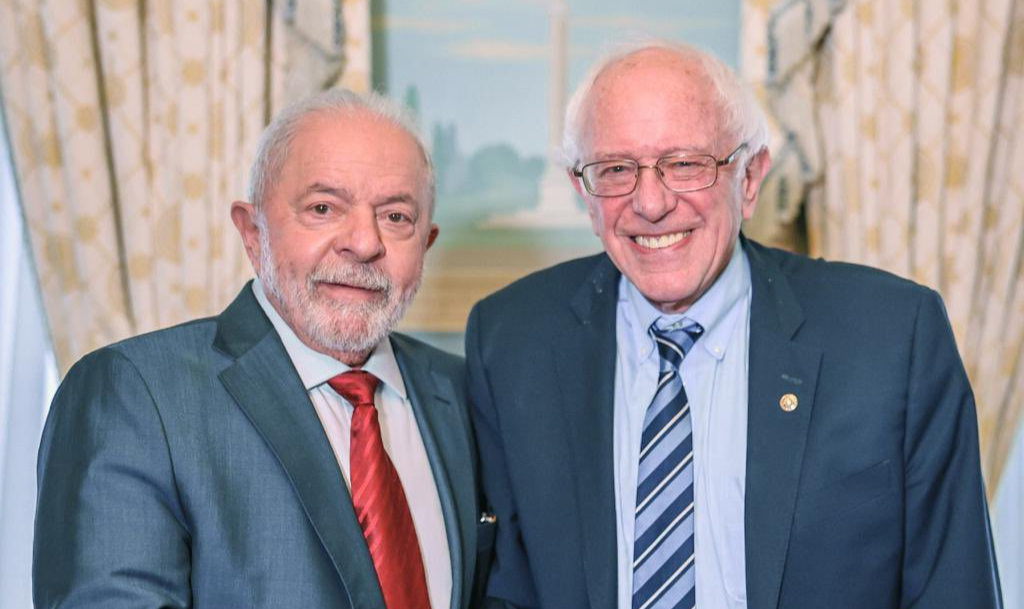 Encontro ocorre horas antes da reunião formal entre o presidente brasileiro e Joe Biden na Casa Branca; deputados democratas também visitaram Lula