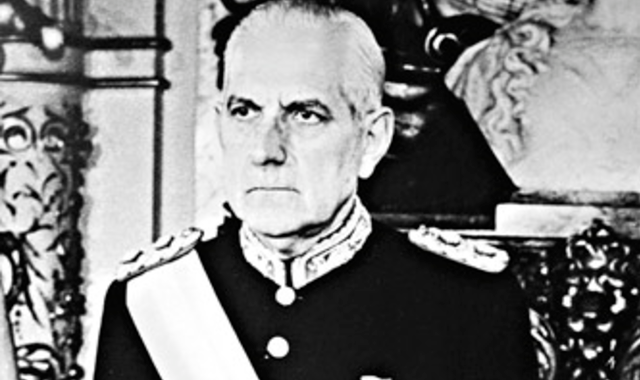 O também ex-militar foi condenado por crimes cometidos entre 1976 e 1983; ele se tornou presidente depois da saída de Leopoldo Galtieri, decorrência da derrota na Guerra das Malvinas para o Reino Unido