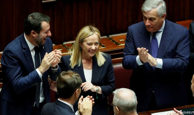 À Câmara dos Deputados, nova primeira-ministra da Itália nega ter simpatia por regimes antidemocráticos, garante lealdade à Otan e diz que não sabotará União Europeia