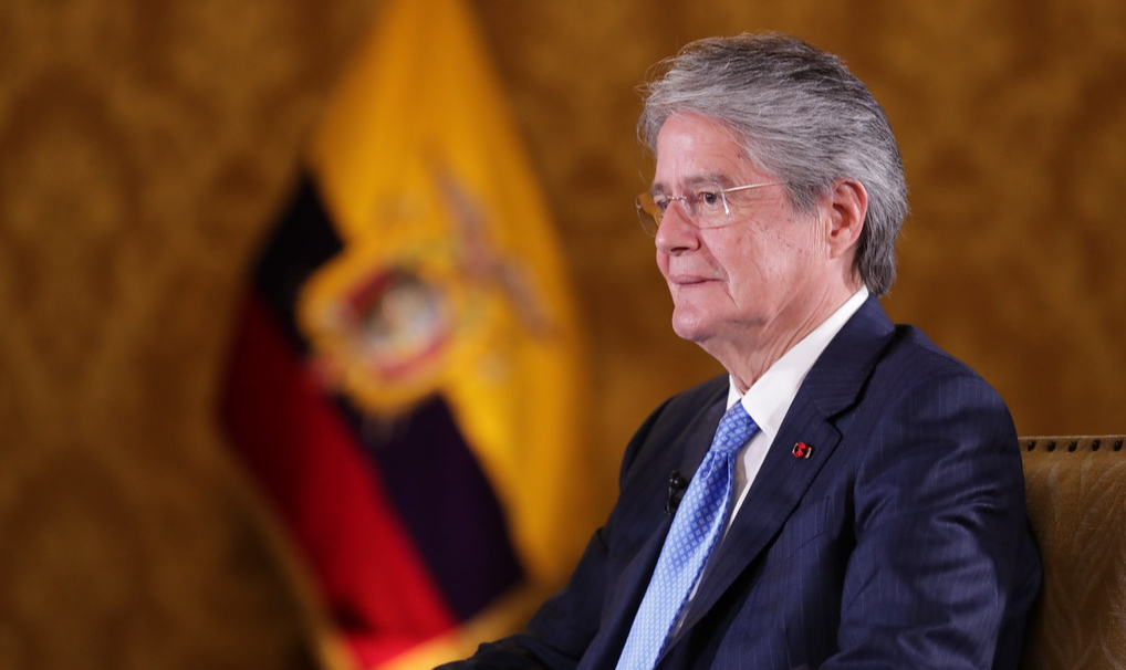 Presidente equatoriano decidiu ir à televisão apresentar na noite de sábado (1°), três medidas urgentes para combater o que chamou de 'inimigo comum'
