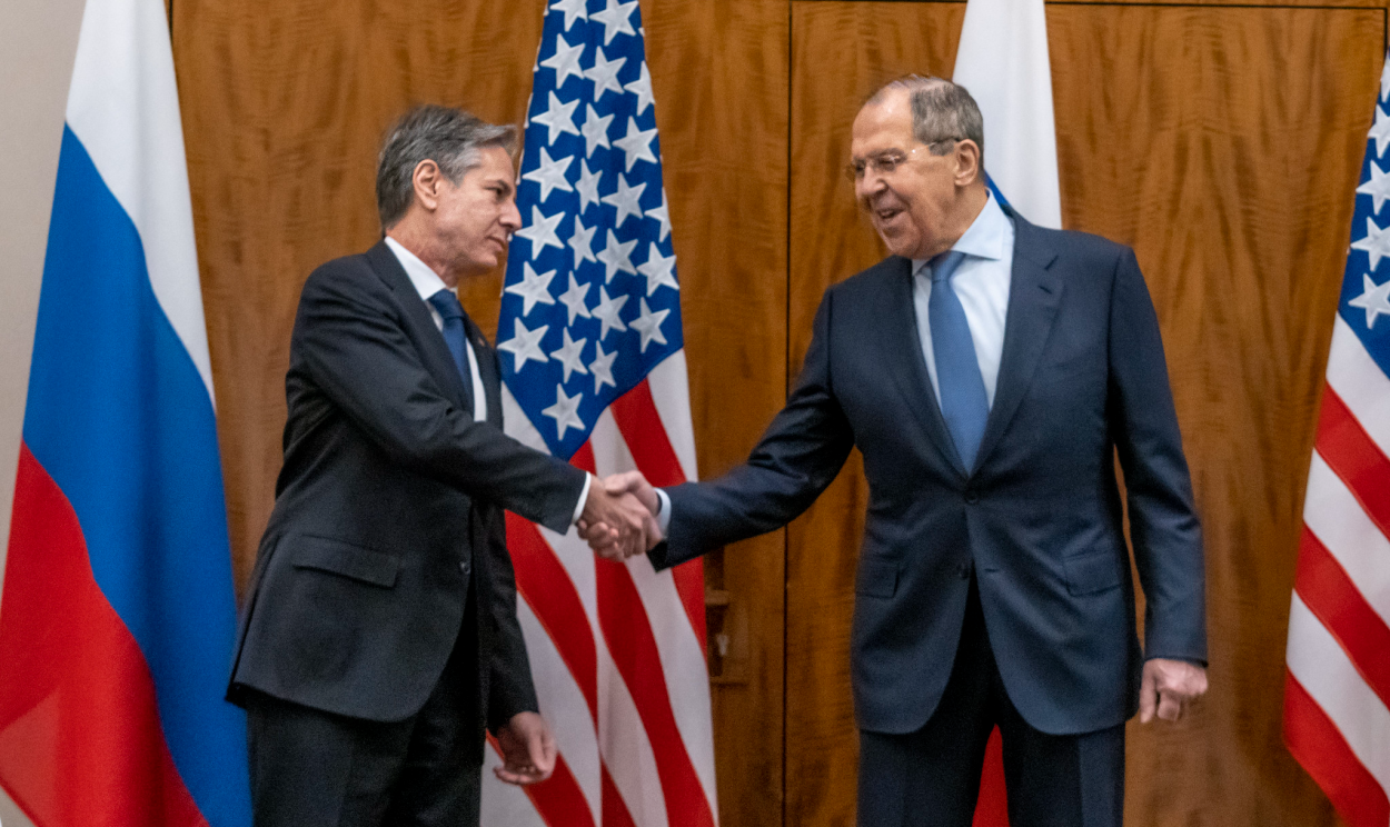 Chanceler russo e secretário de Estado norte-americano se reuniram em Genebra; Moscou disse esperar resposta dos EUA até semana que vem