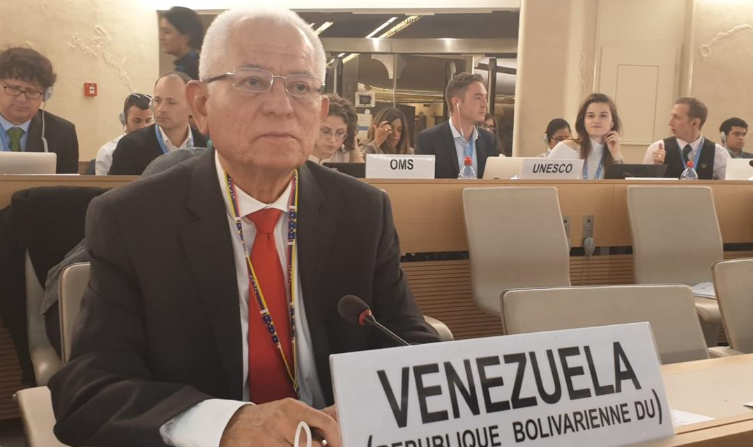Decisão foi comemorada pela diplomacia venezuelana; documento reitera que a 'solução pacífica, democrática e constitucional', disse representante venezuelano na ONU