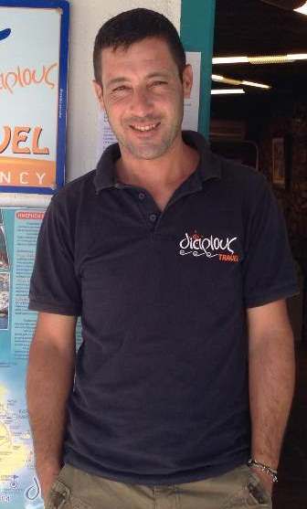 Panagiotis Koudouris, proprietário de agência de turismo em Folegandos, continua otimista com o seu negócio