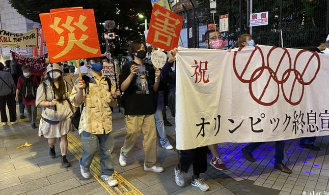 Crescem as vozes de especialistas contra o evento, e japoneses começam a ir às ruas para protestar; moradores temem nova explosão da covid-19.