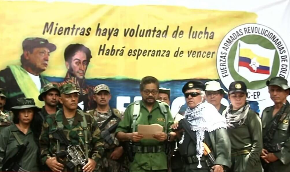 Iván Márquez, Jesús Santrich e Hernán Darío Velásquez, conhecido como El Paisa, fizeram o anúncio de que voltariam às atividades guerrilheiras: “traição do Estado colombiano aos Acordos de Paz”