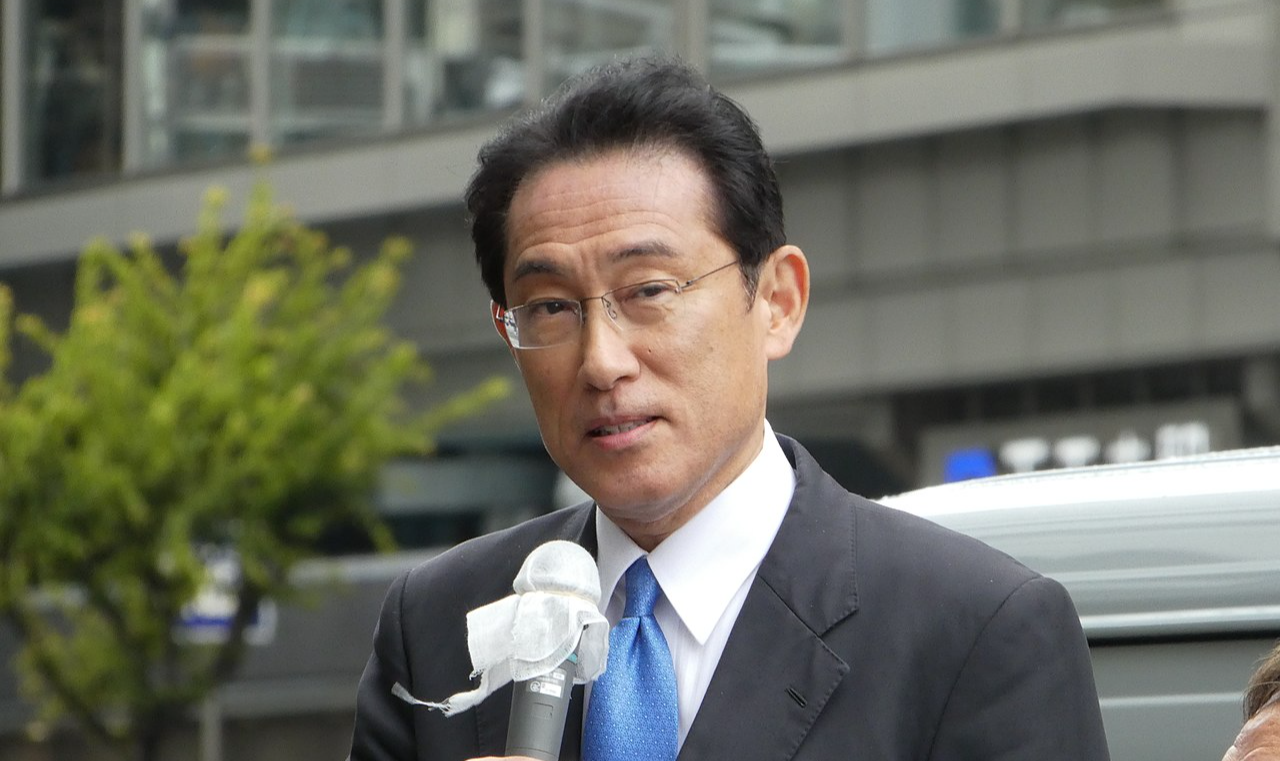 Conservador, Kishida foi chanceler entre 2012 e 2017 e derrotou Taro Kono, responsável pelo plano de vacinação anti-covid no país