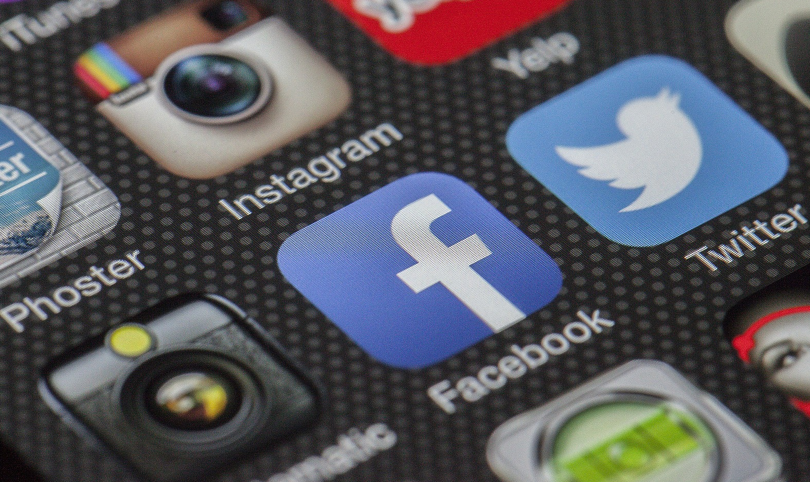 Segundo órgão regulador, medida foi tomada como resposta às restrições impostas pela rede social a veículos de comunicação russos